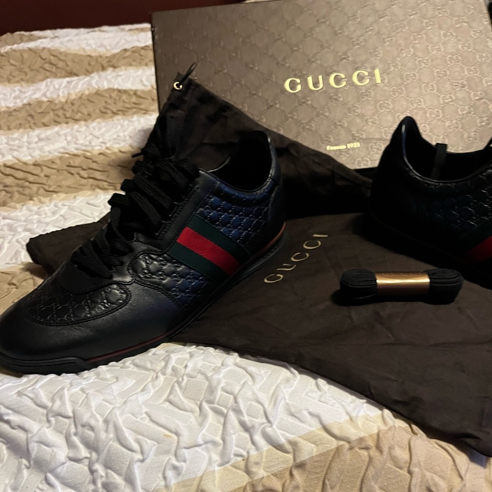 100% genuine Gucci Black Leather Interior with Logo.